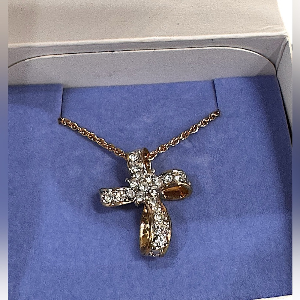 Vintage AVON Elegant Gold Cross Pendant Necklace with stones NEW IN BOX
